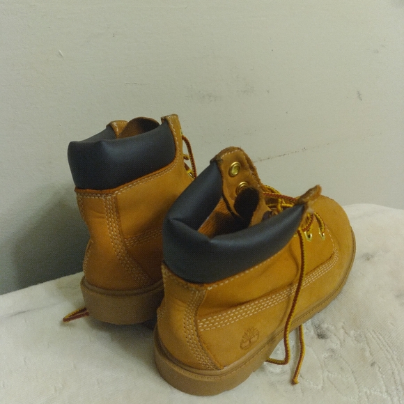 KIDS Tan Lace-Up Timberland Boots Size 11, Measures 6 Inches Inside - Picture 14 of 16